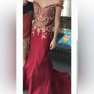 JVN red size 2 prom dress (only worn once!) ❤️